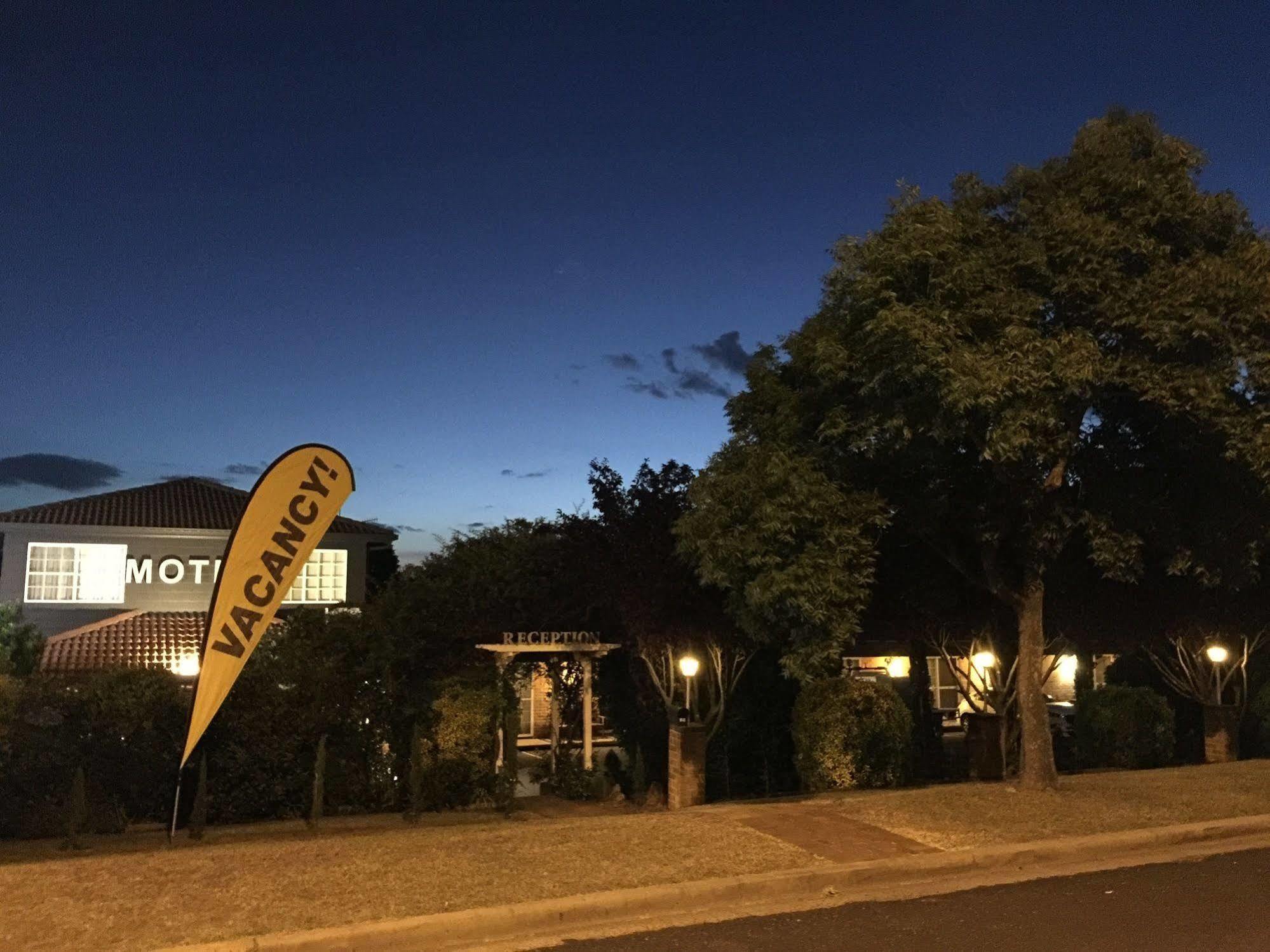 White Lanterns Motel Armidale Extérieur photo