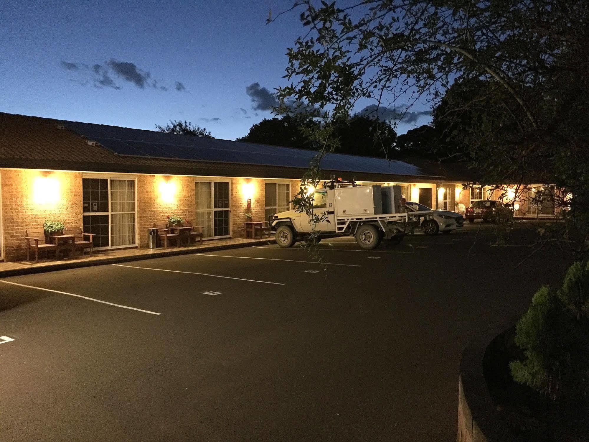 White Lanterns Motel Armidale Extérieur photo